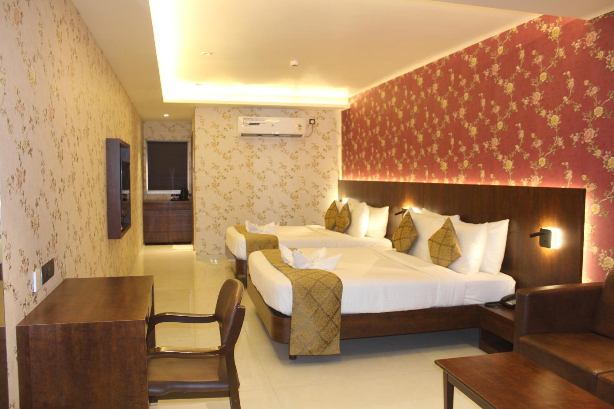 Hotel Madhuban Silvassa Exterior foto